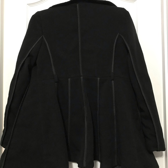 Jou Jou Girl’s button front coat. Size Large Missing belt. - Picture 8 of 10